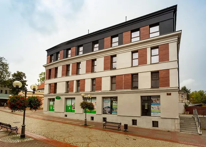 Tymon Przy Deptaku * 스자브노-즈드로이