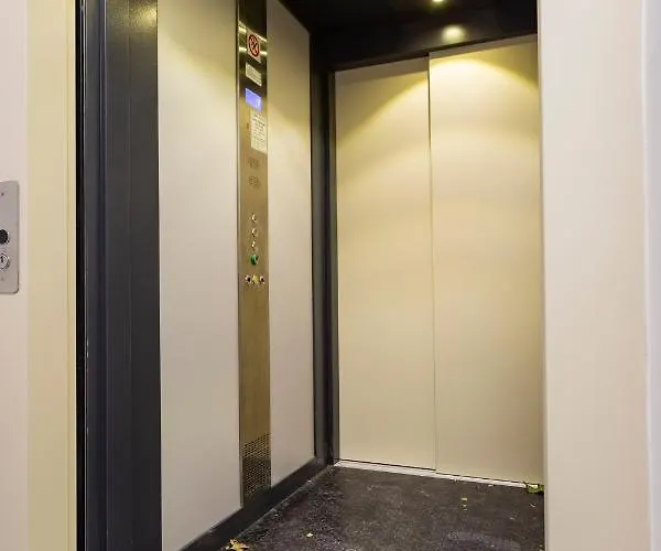 Tymon Przy Deptaku * 스자브노-즈드로이